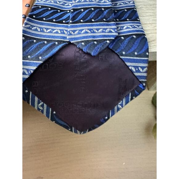 Roundtree & Yorke Silk Ties – Set of 3 – Striped, Geometric, and Patterned - Picture 9 of 16